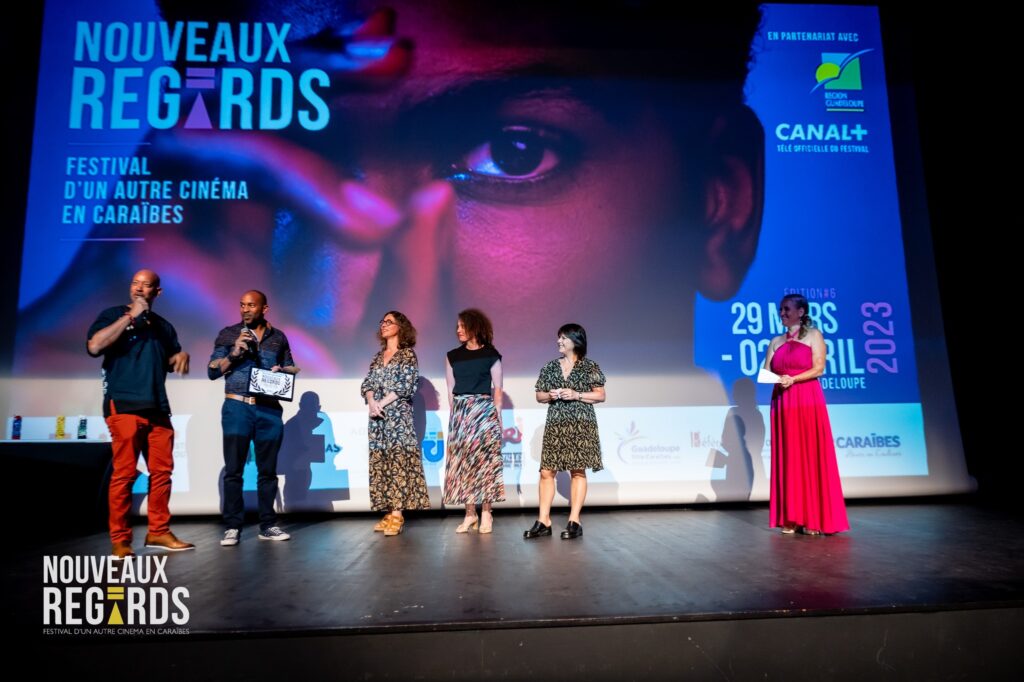 Les réalisateurs de "Mubahila" recevant la mention spéciale du meilleur court métrage fiction.